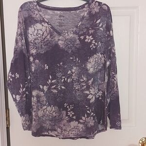 Women's plus 1X Sonoma long sleeve t shirt top. V-neck purple white. Excellent